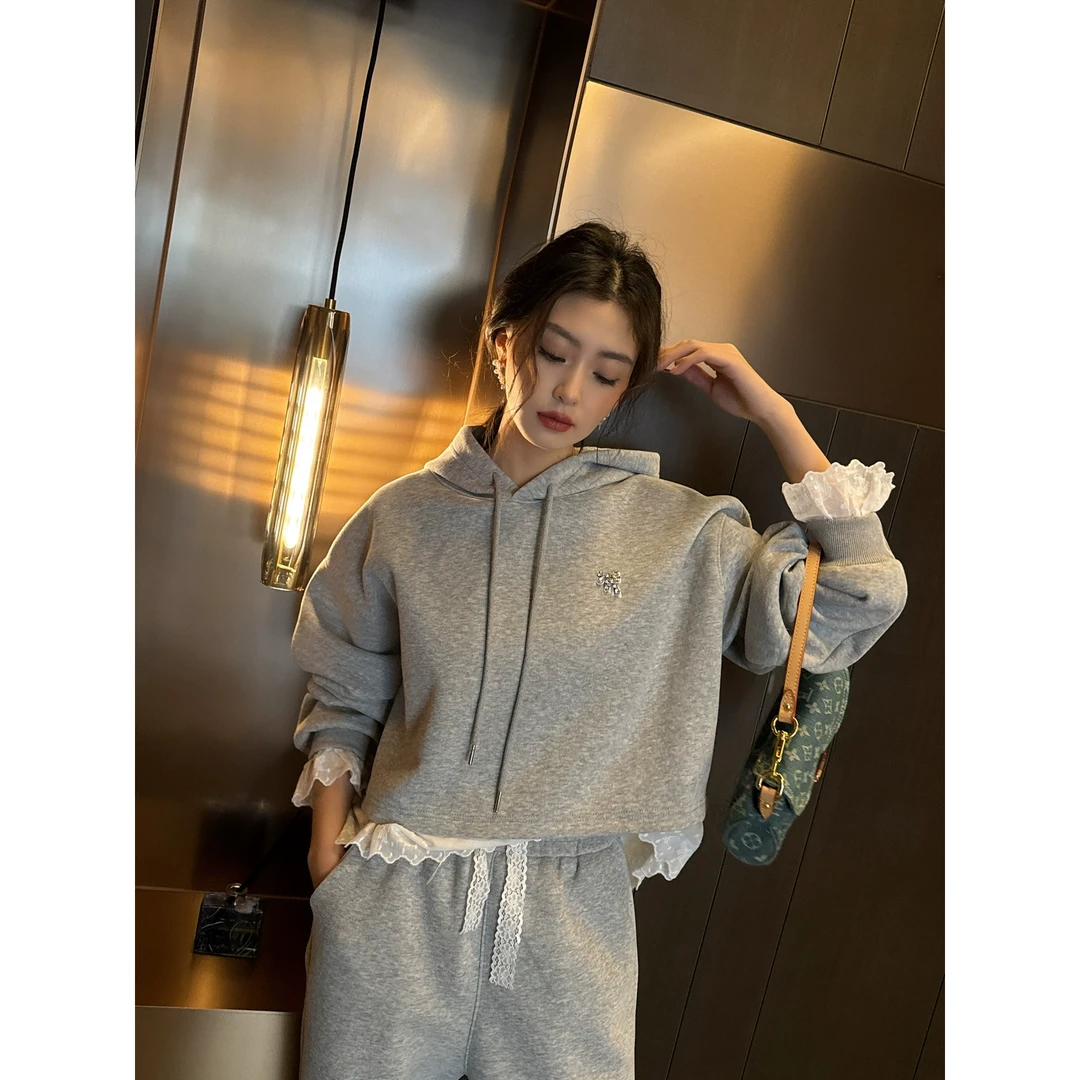 2025早春新款下摆蕾丝花边拼接卫衣女+休闲卫裤减龄时尚两件套