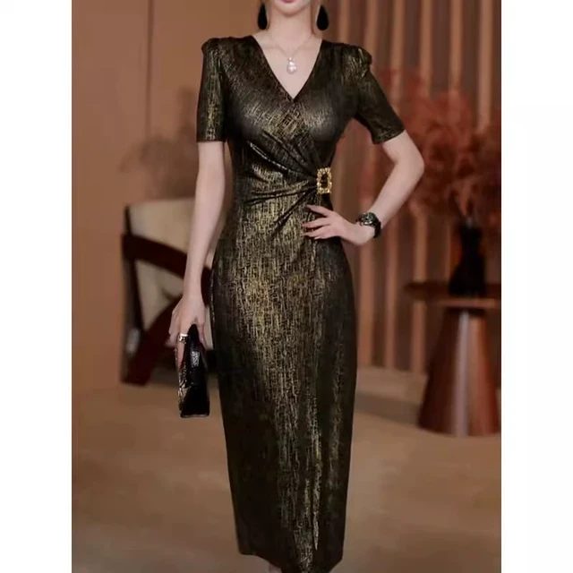 轻奢高级感收腰V领连衣裙女2025年夏季新款时尚减龄别致气质A字裙