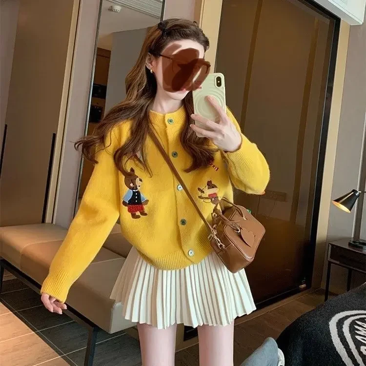 韩系早秋新款卡通刺绣针织开衫女纯欲减龄显瘦百搭慵懒风毛衣上衣