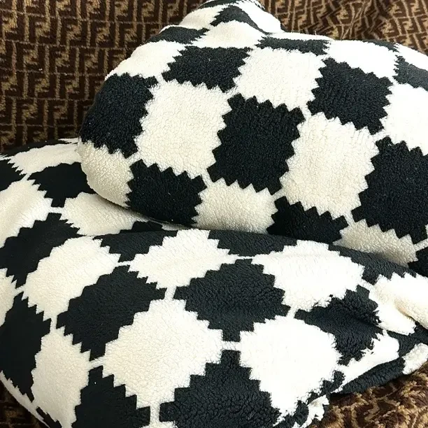 加厚高货复合棋盘格毛毯亲肤保暖沙发盖毯不掉毛轻奢卧室盖毯