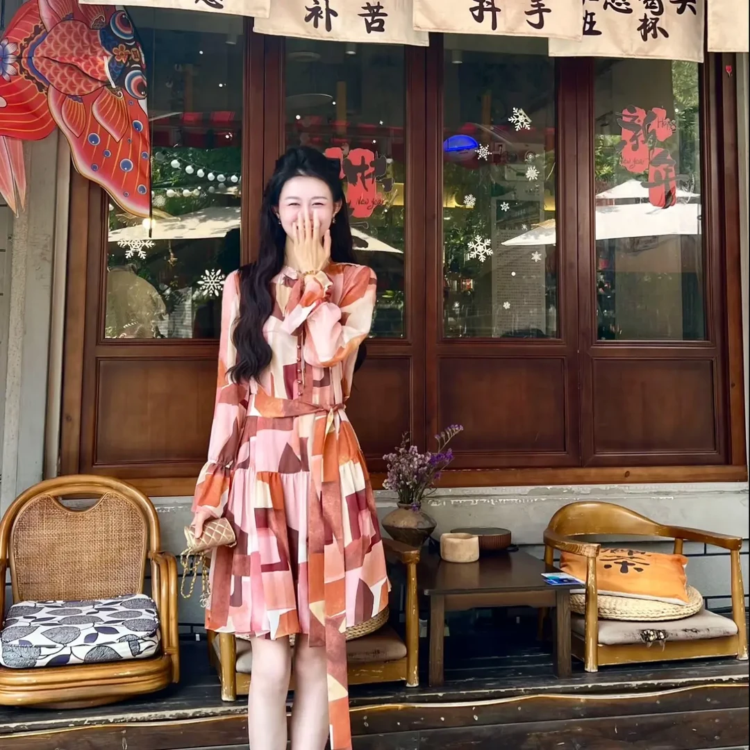 GIRDEAR/哥弟「绯彩逸裙」新款轻奢时尚显瘦优雅气质连衣裙150045