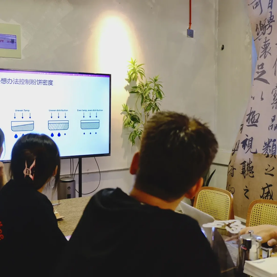 咖啡入门培训：理论，杯测，打奶泡，拉花