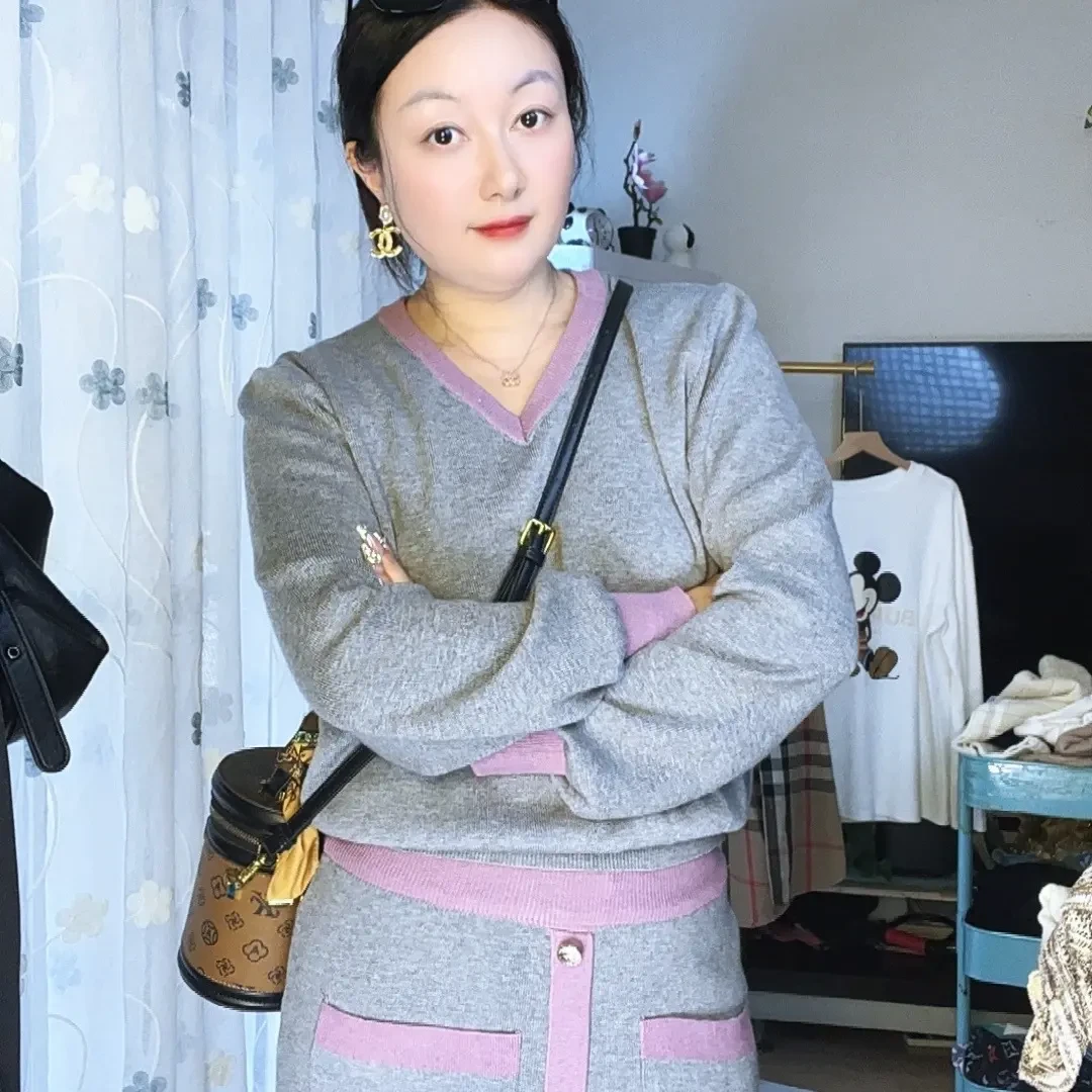 秋冬新款纯拼色小香风V领针织毛衣与长裙套装