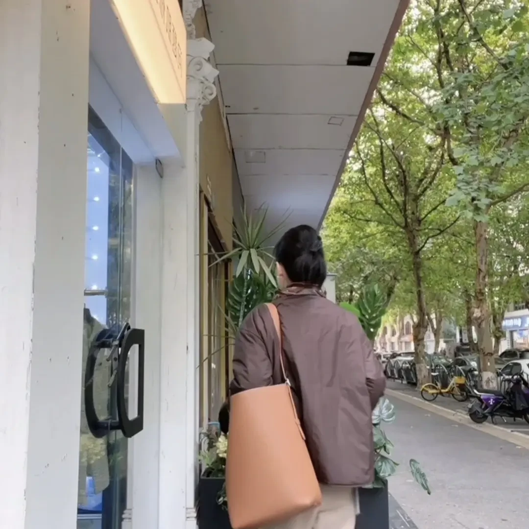 时尚短款立领女士秋冬中空纱白鹅绒羽绒服