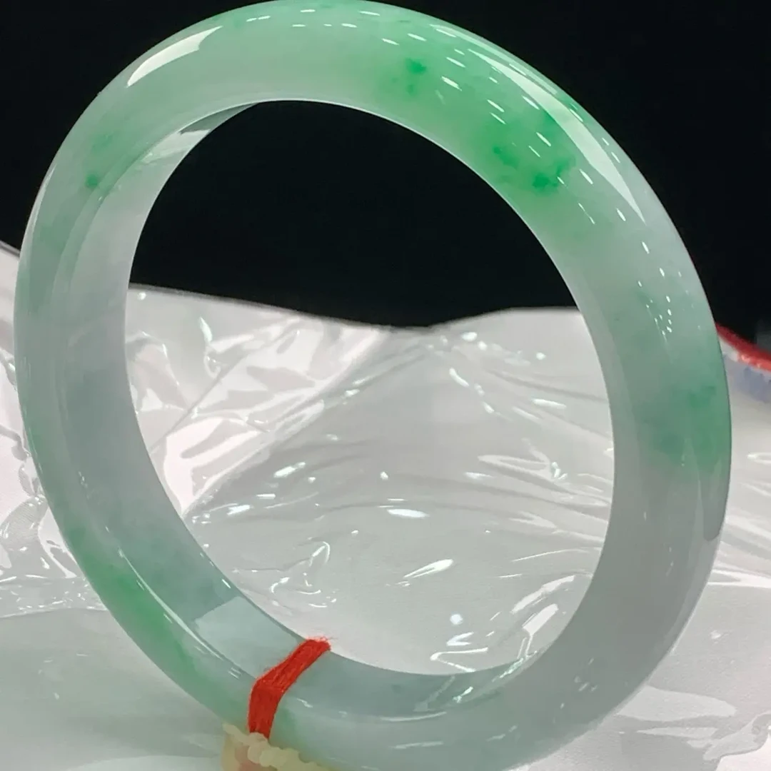 正宗天然缅甸翡翠手镯A货/飘绿/正圈/尺寸61.5*12.2*8.9玉质细腻