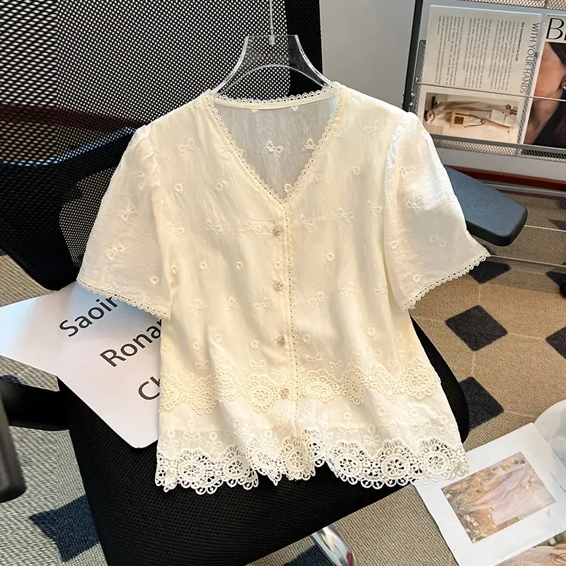 拉夏贝尔法式蕾丝刺绣v领短袖衬衫女夏季2025新款显瘦小个子上衣