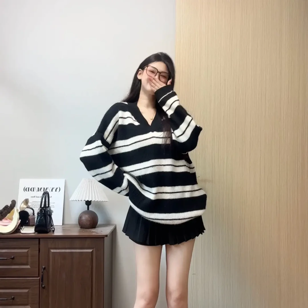 2025秋冬V领慵懒风黑白条纹毛衣针织宽松温柔毛衣