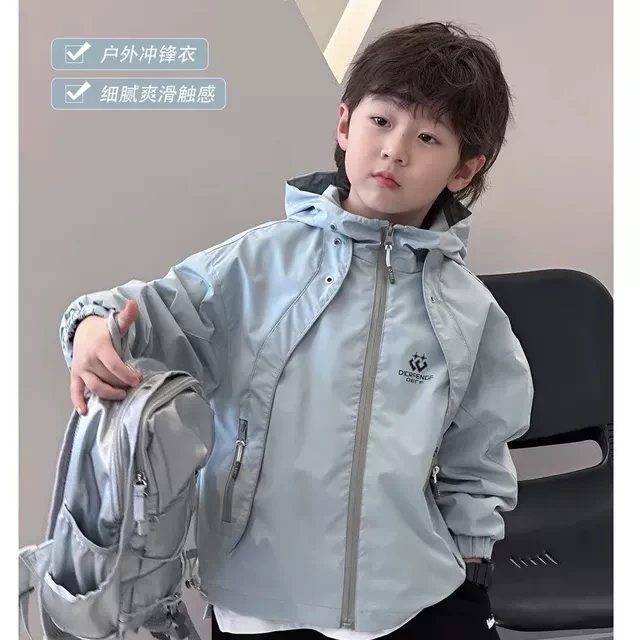 男童长袖外套秋春2025新款儿童洋气时髦冲锋衣男孩痞帅炸街套头衫