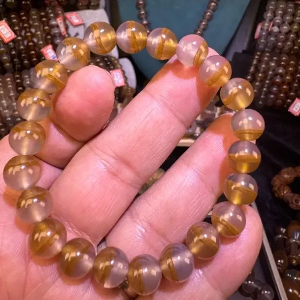 天然玛瑙土豪金色飘黄沙女士手串