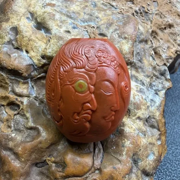 战国红玛瑙纯手工雕刻一念之间挂坠俏色巧雕工艺