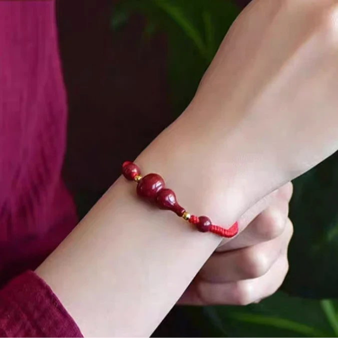 2025年新款 葫芦手串红绳手链编织脚绳本命年手绳生肖挂件女款