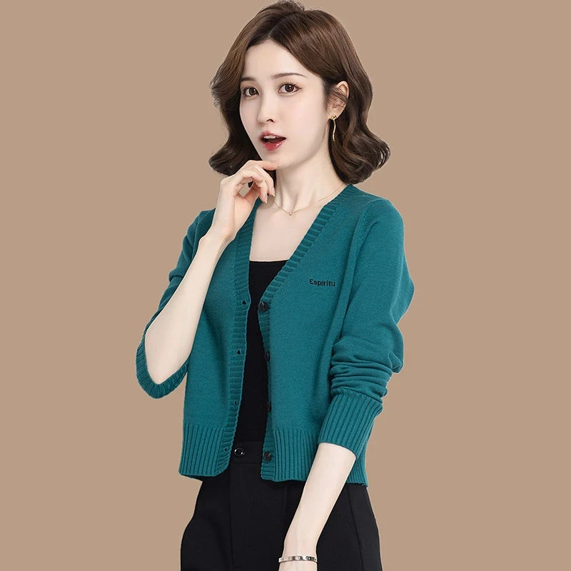 春秋大码V领针织开衫女短款2025年新款外搭早秋上衣高腰毛衣外套