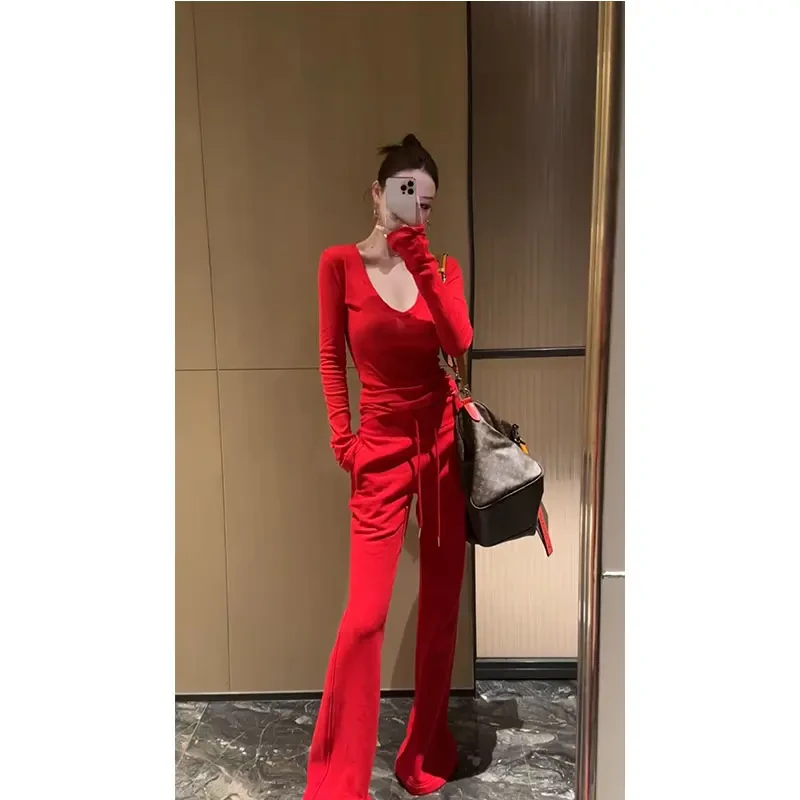2025早春穿搭一整套高级感纯欲辣妹风红色V领上衣长款裤子两件套