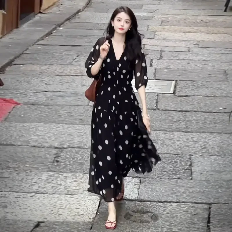 波点雪纺连衣裙女2025夏季新款洋气显瘦收腰V领长款气质黑色裙子
