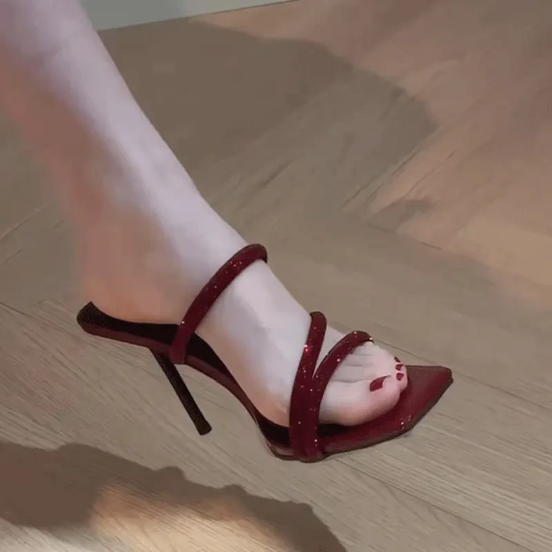 酒红色水钻一字带拖鞋女细跟2025夏季新款百搭方头漆皮高跟鞋凉鞋