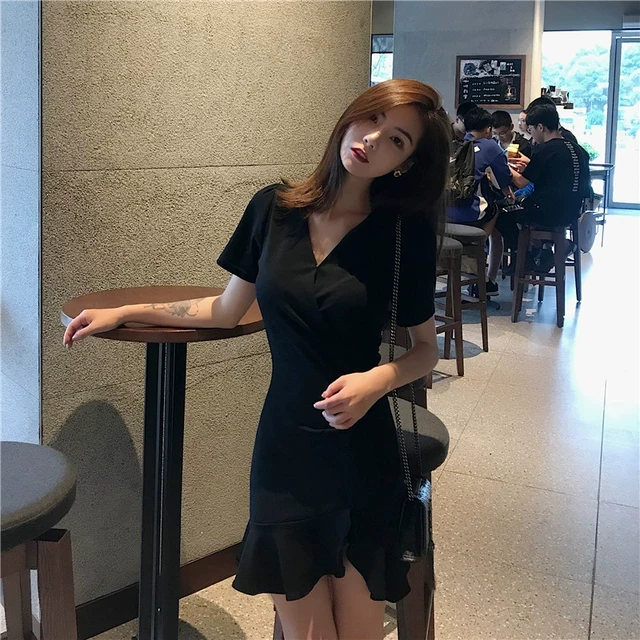 大码胖妹妹复古短袖小黑裙夏装新款修身中长款V领显瘦包臀连衣裙