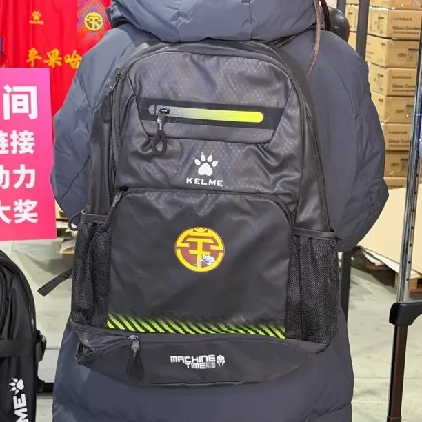 黑色户外多功能双肩包