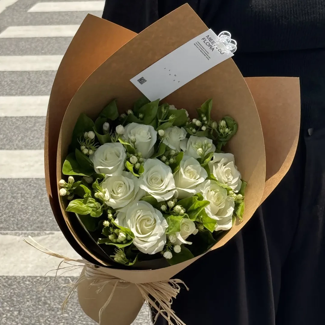 茉莉白玫瑰花束全国同城速递花店生日送女友闺蜜高级感鲜花配送