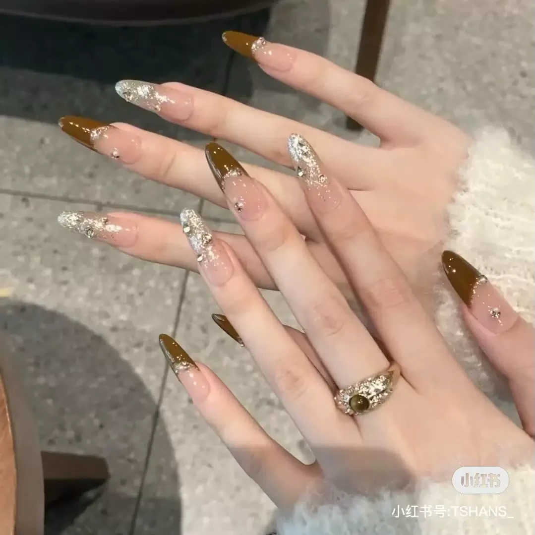 纯手工穿戴甲秋冬美拉德2024年新年款成品美甲穿戴式手作指甲贴片