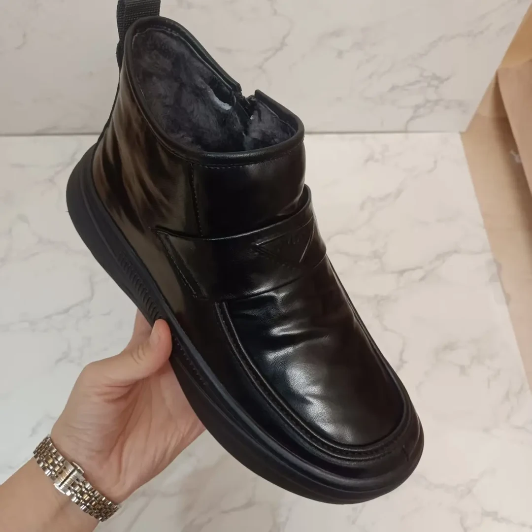 男士新款拉链羊毛防滑圆头时尚休闲皮鞋。