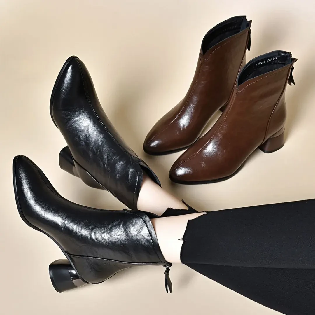 2025新款小短靴粗跟秋冬季加绒高跟鞋软皮尖头马丁靴女棉皮鞋1