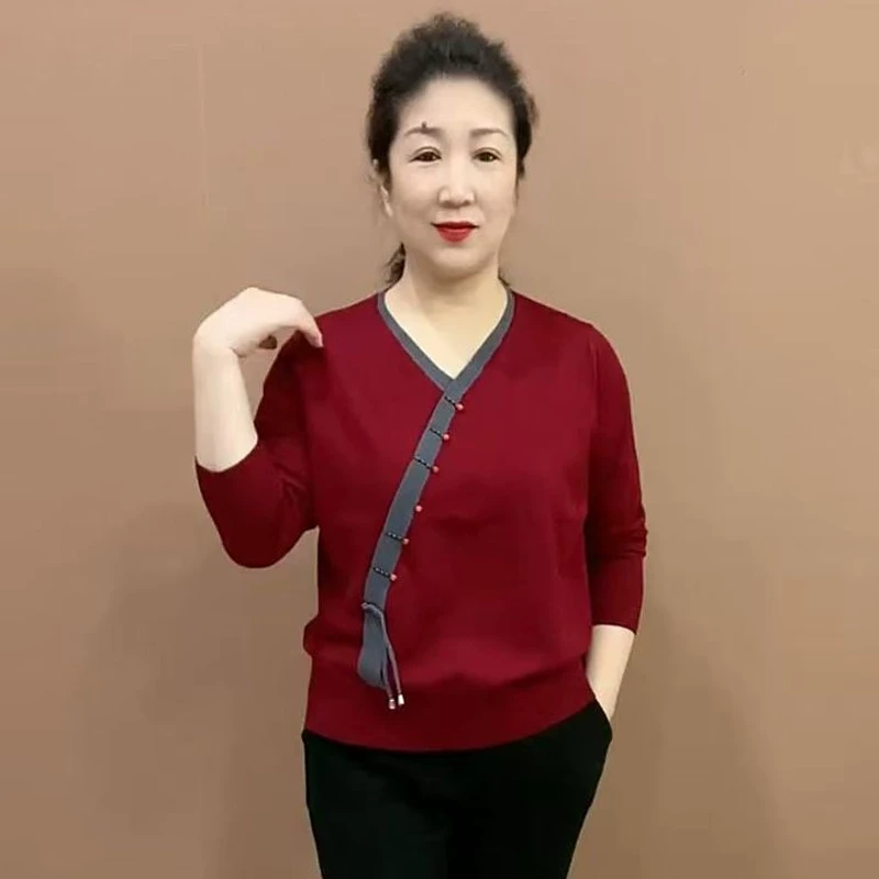 时尚新中式国风V领钉珠斜襟上衣女士2025秋冬套头宽松显瘦打底衫