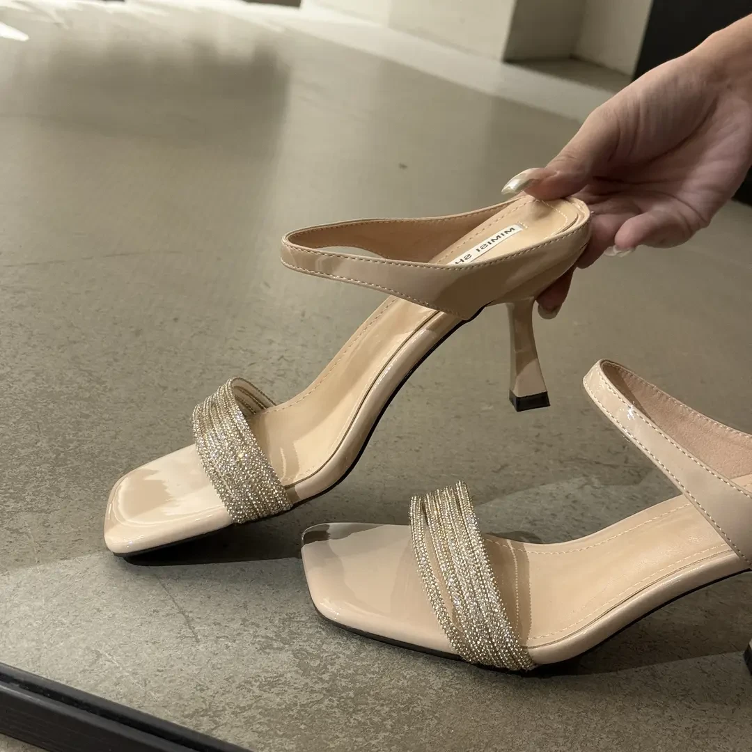 一字带水钻凉拖鞋露趾夏季配裙子外穿时尚高级感方头细跟高跟鞋女