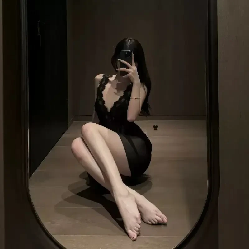 吊带纯色黑色女成人睡裙连体短裙纯欲风薄款刺绣性感蕾丝显瘦网红