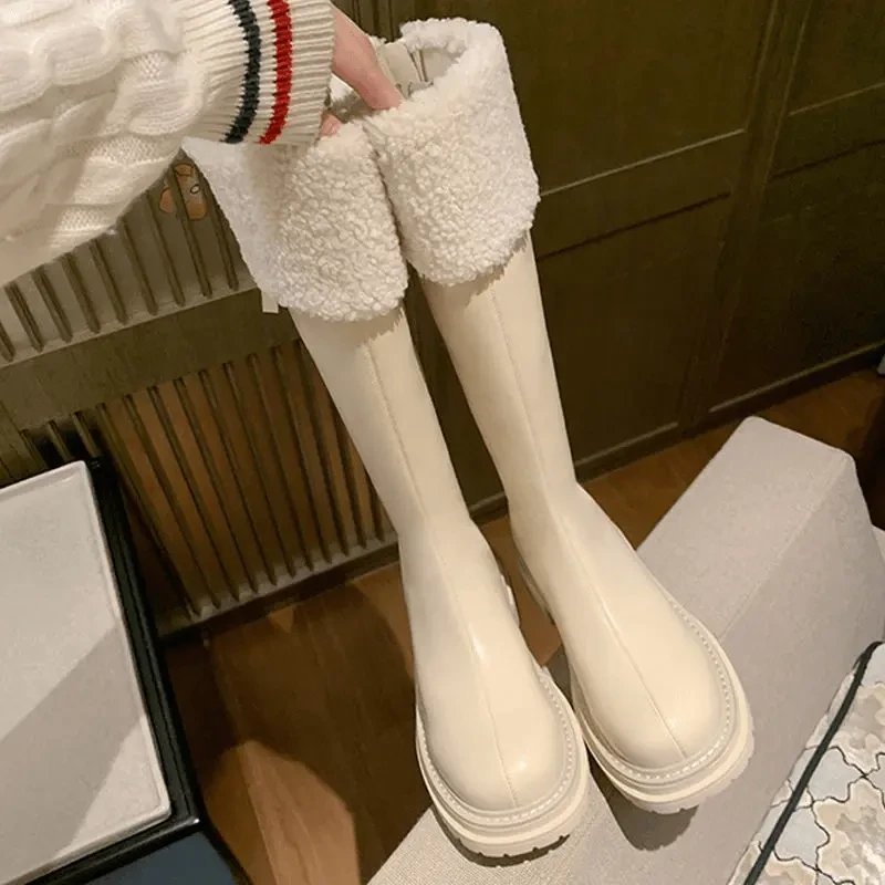 白色圆头厚底骑士靴女显瘦冬季新款粗跟加绒高筒靴不过膝雪地靴
