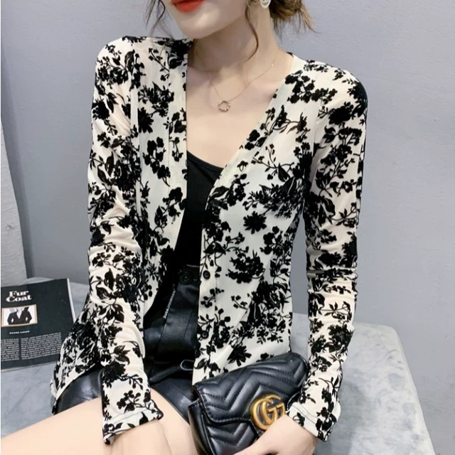 2024秋装新款时尚开衫V领T恤女长袖碎花植绒打底衫上衣洋气小衫潮