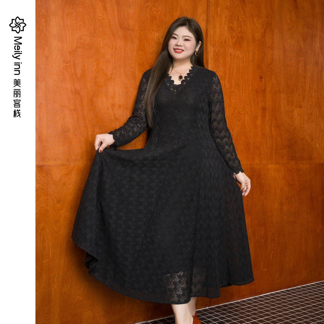 美丽客栈原创高端大码女装遮肚显瘦胖mm200斤V领黑色蕾丝连衣裙