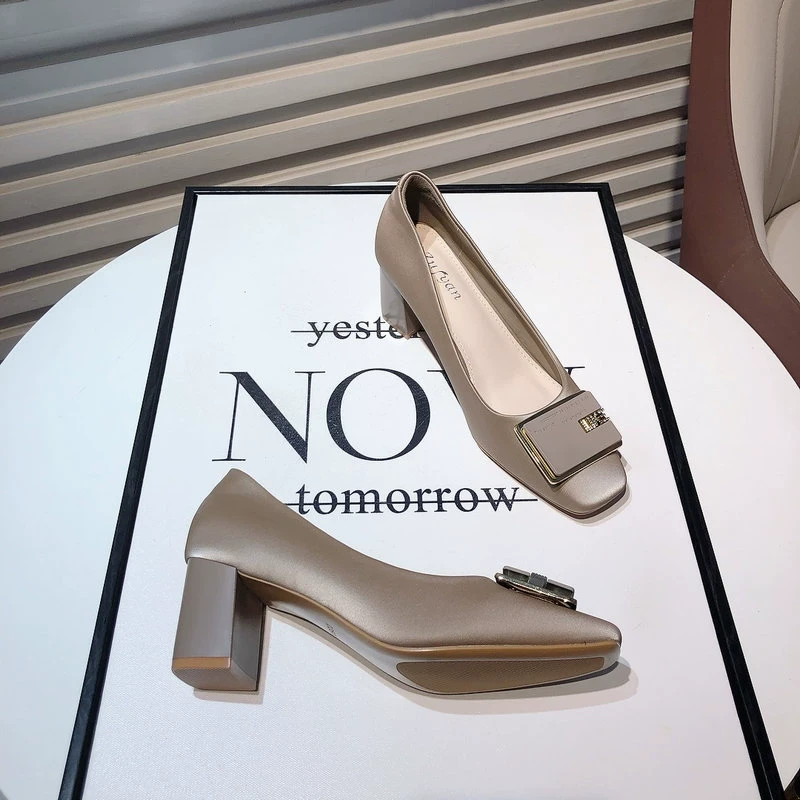 法式优雅方扣水钻方头中跟晚宴鞋女韩版新款气质百搭粗跟浅口单鞋