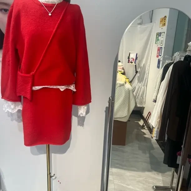 韩系红色围脖针织上衣搭配百褶半裙套装