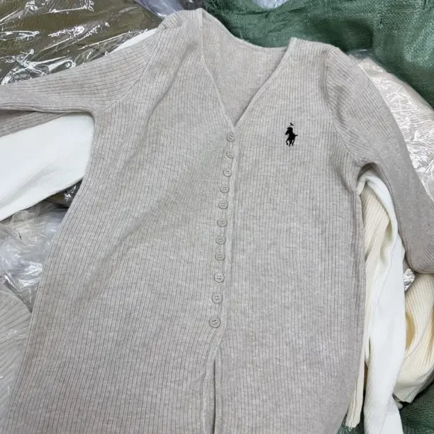 春秋毛针织衫休闲风长袖毛衣上衣V领显瘦针织时尚