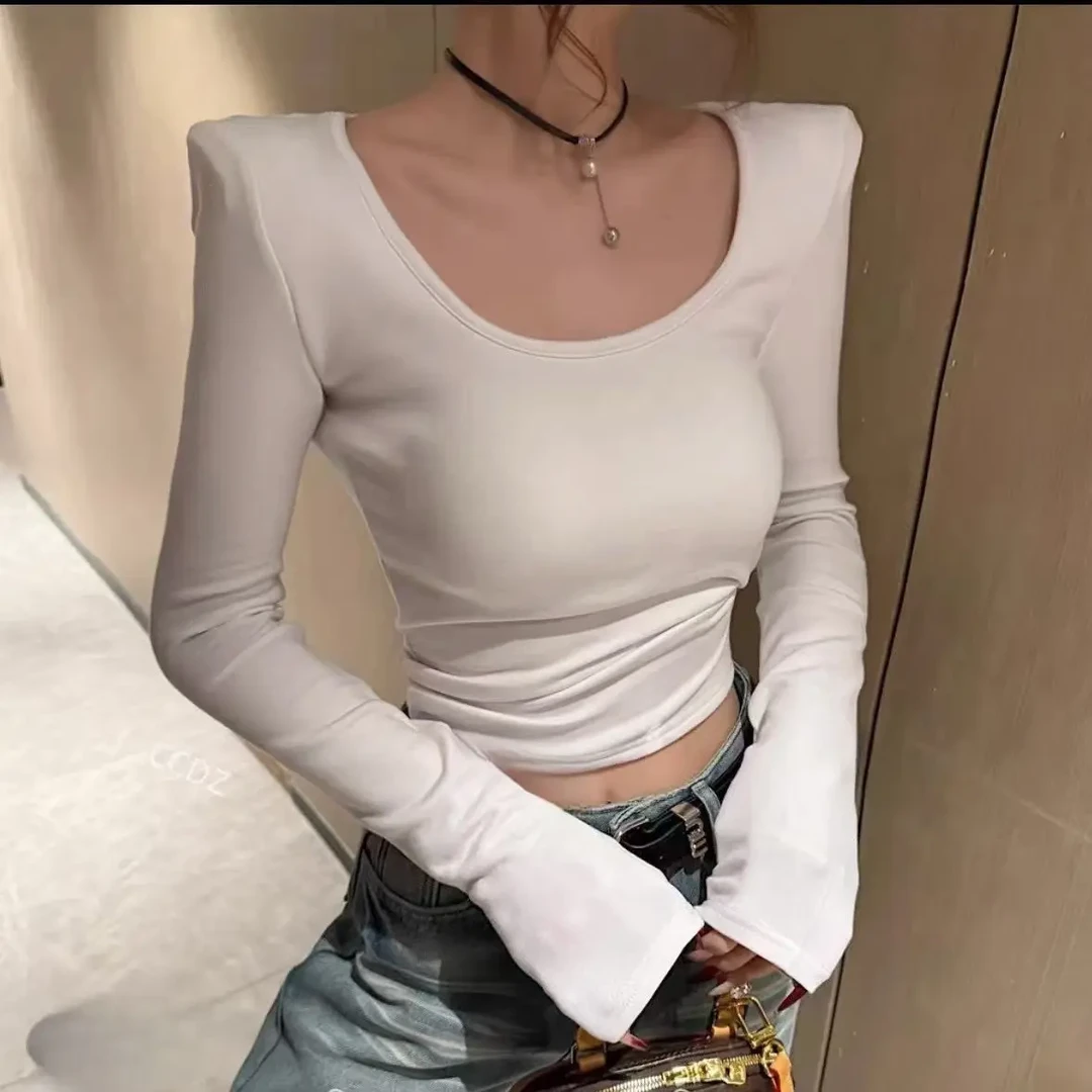 纯欲U领长袖辣妹修身喊号下单拍