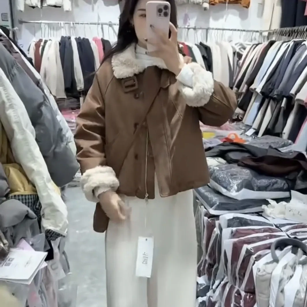 卡其色娃娃领拼接长毛绒女冬季韩版小个子工装外套潮