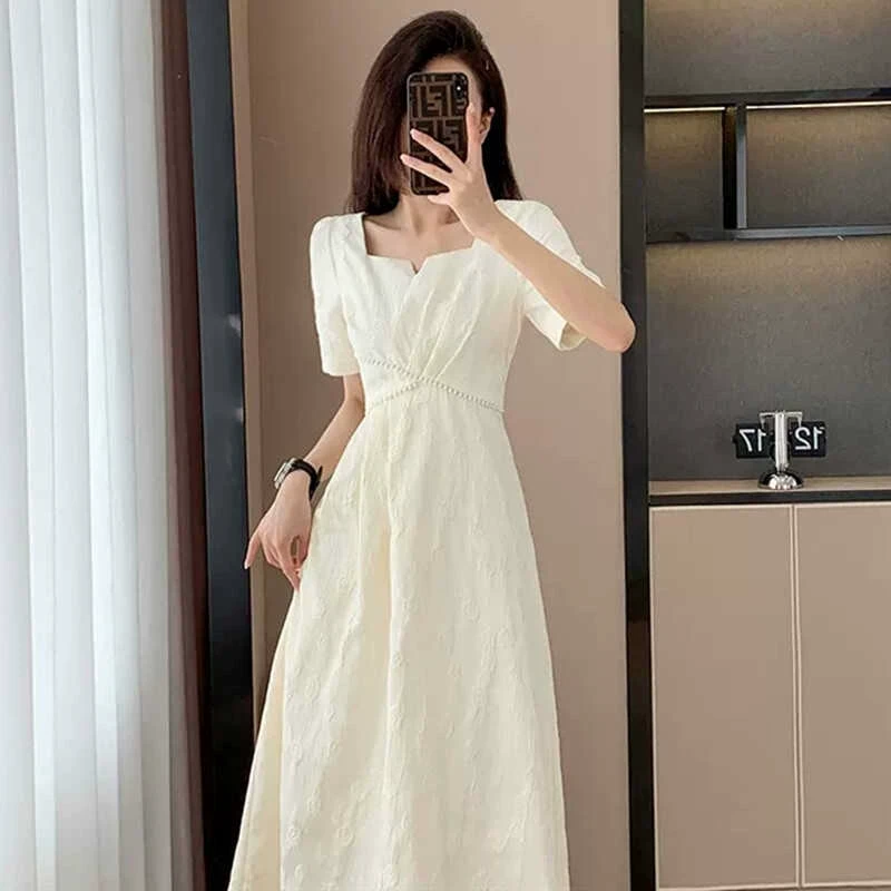 清新风提花高腰显瘦连衣裙女款大码方领气质甜美初恋钉珠长裙