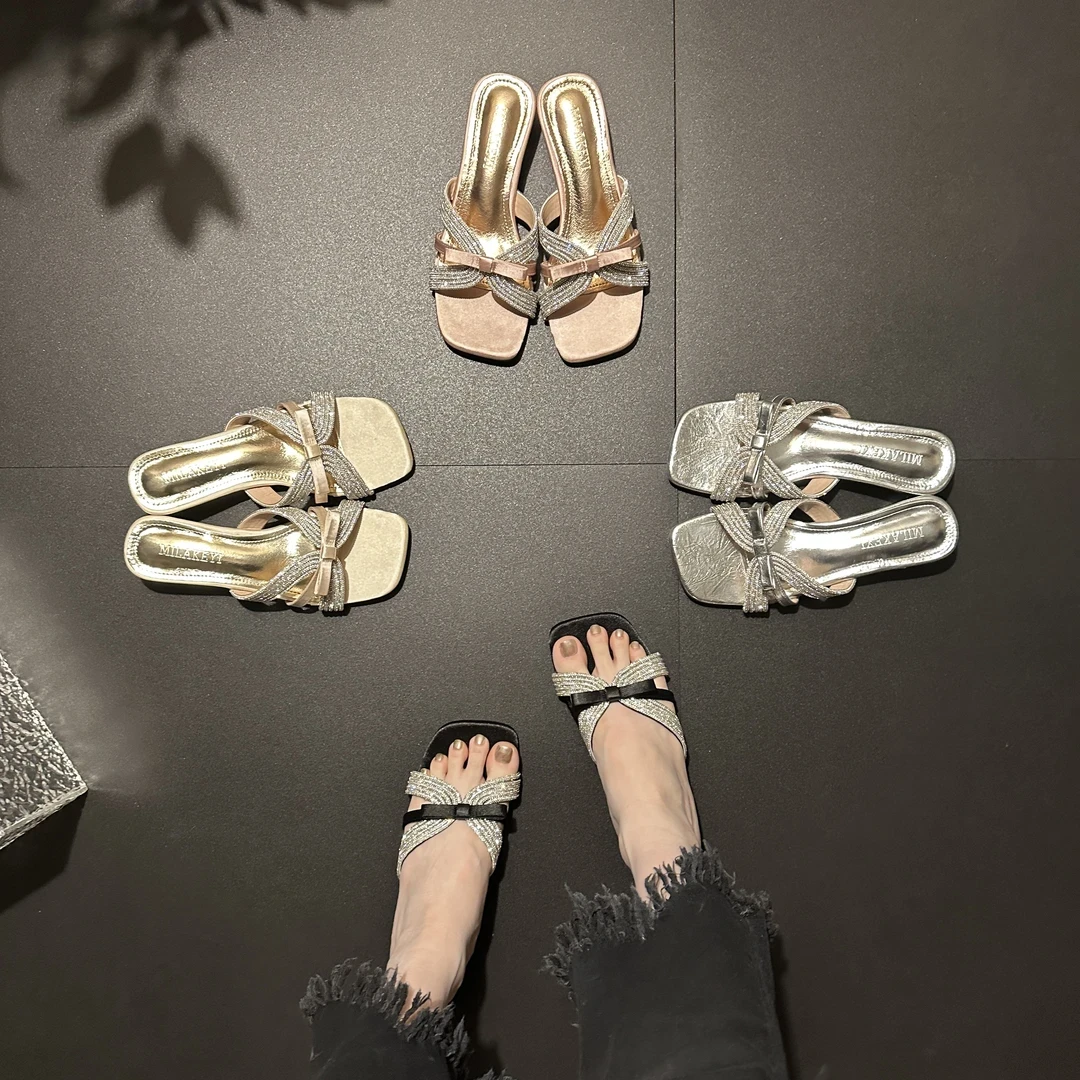 2025年春夏新款休闲风百搭时尚气质网红爆款软底外穿凉拖一字拖