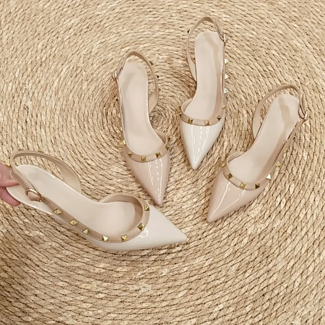 铆钉包头凉鞋女2025夏季欧若风气质浅口尖头时尚百搭中粗跟女单鞋