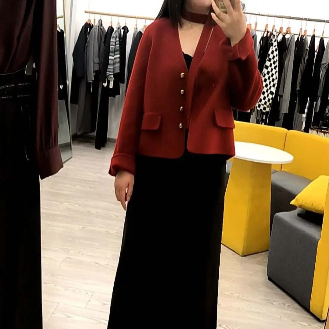 短款V领双面呢女士外套秋冬时尚之选