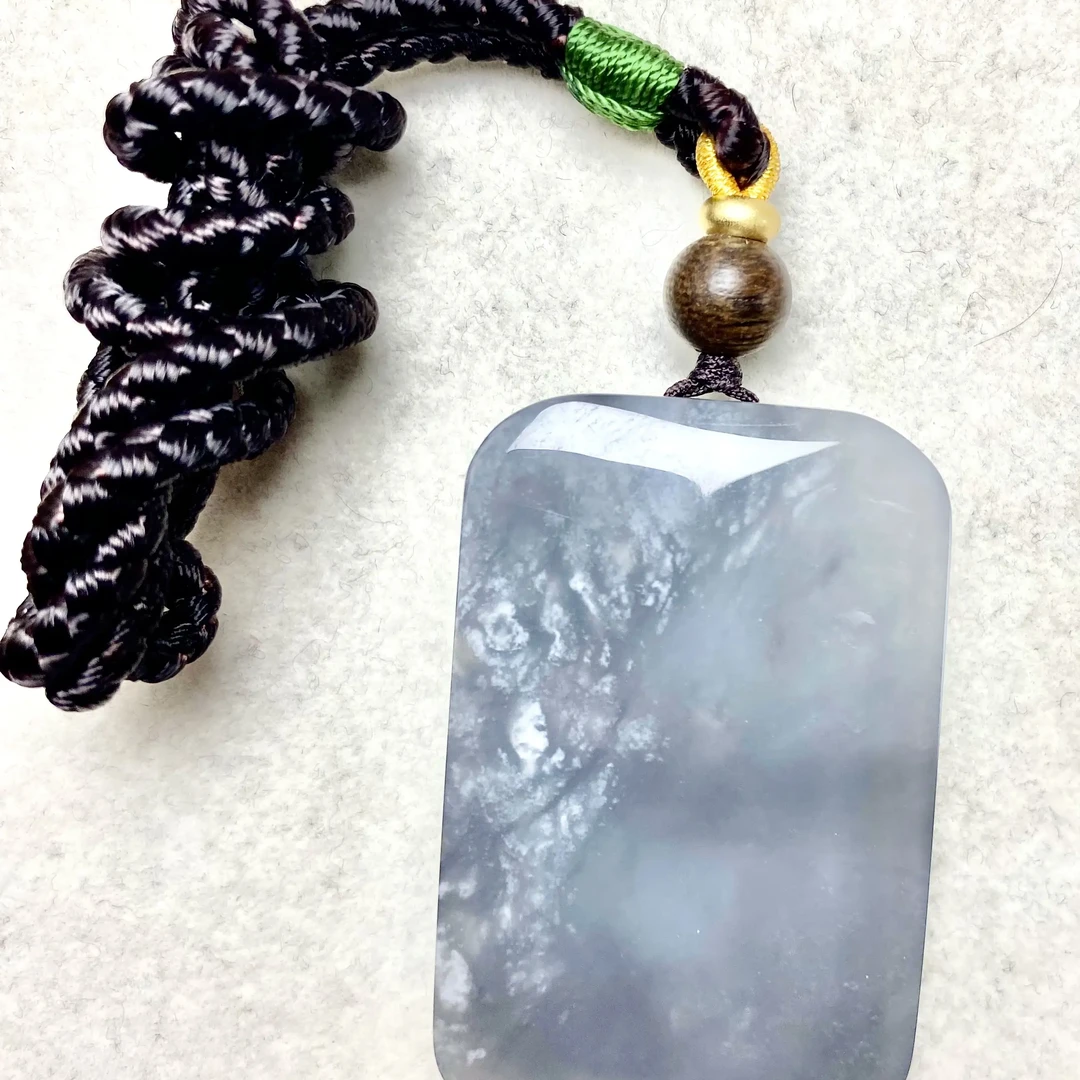 只买单纯的吊坠，没带链子，属的性质。吊坠 无事牌吊坠多样发货