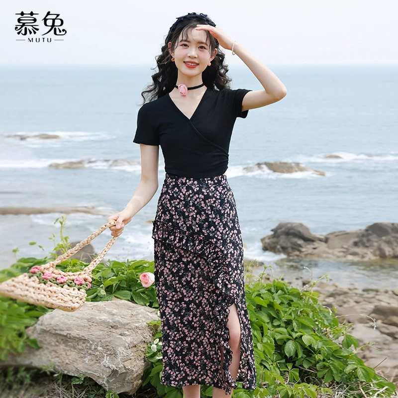 慕兔可盐可甜半身裙女2024新款碎花开叉裙子