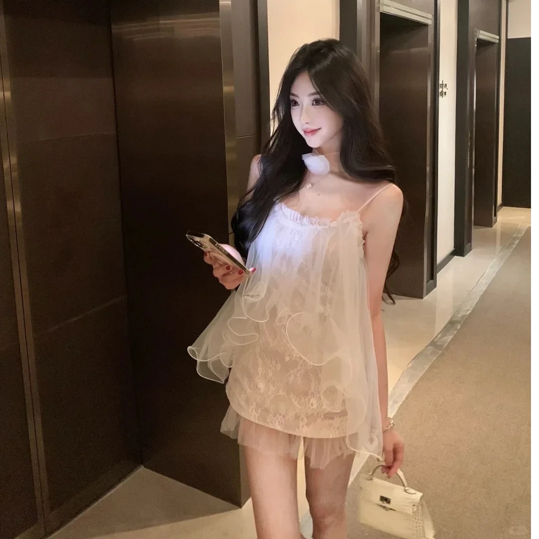 法式甜美网纱吊带连衣裙2025夏日新款荷叶边卷边纯欲风宽松短裙女