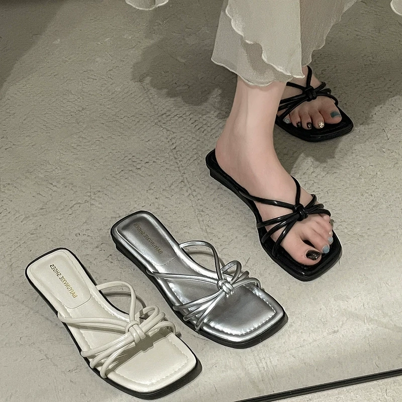 南在南方爆款银色低粗跟拖鞋女夏外穿2025新款百搭方头法式凉拖鞋
