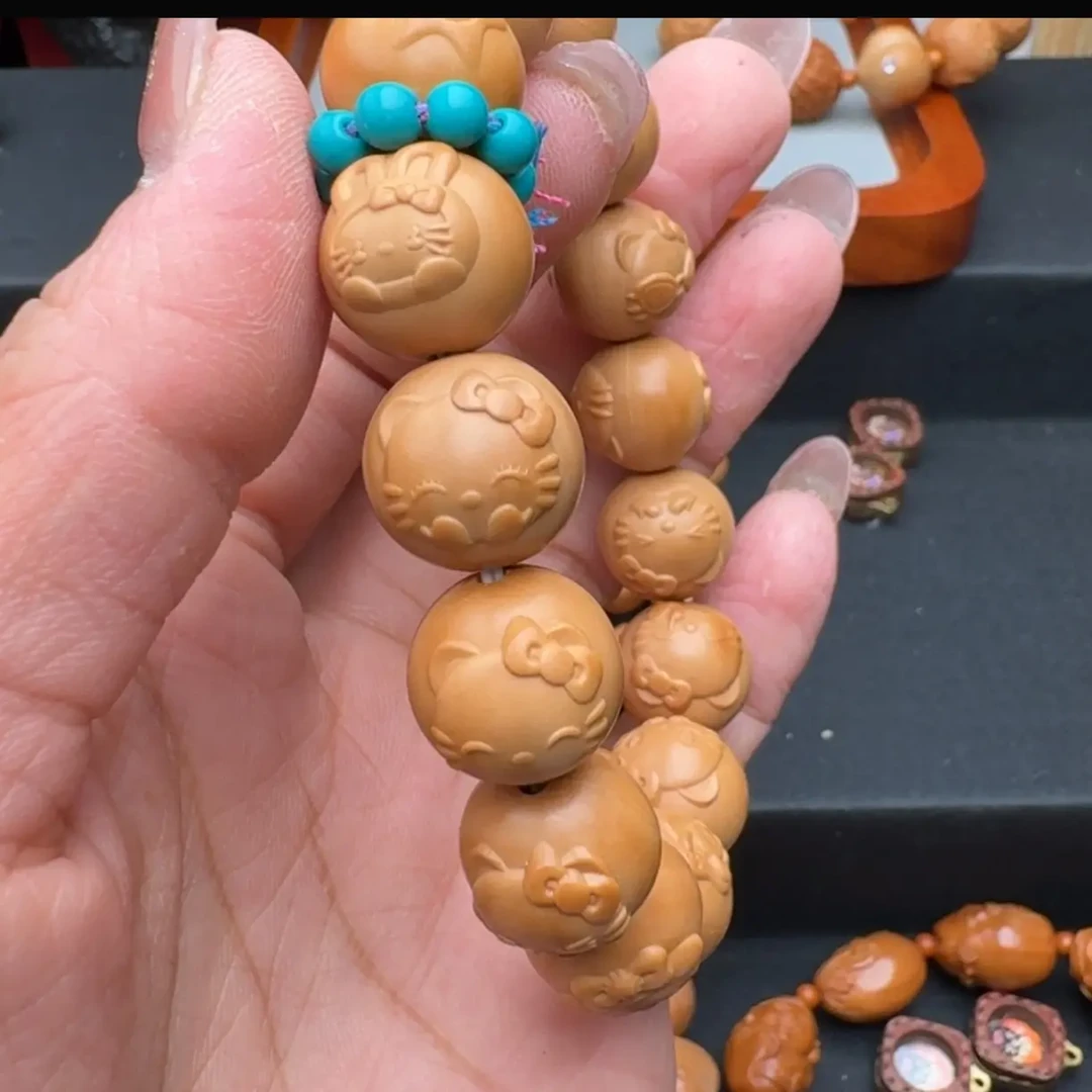 猴头核桃雕刻三丽鸥