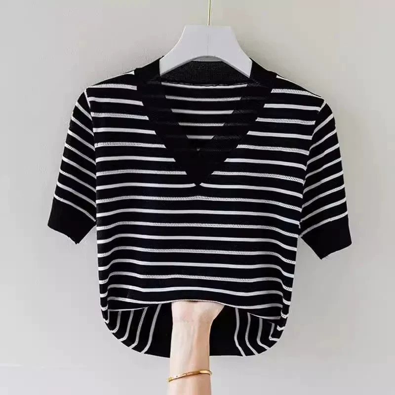 今年夏季新款设计感撞色条纹短袖针织衫女温柔气质显瘦通勤上衣潮