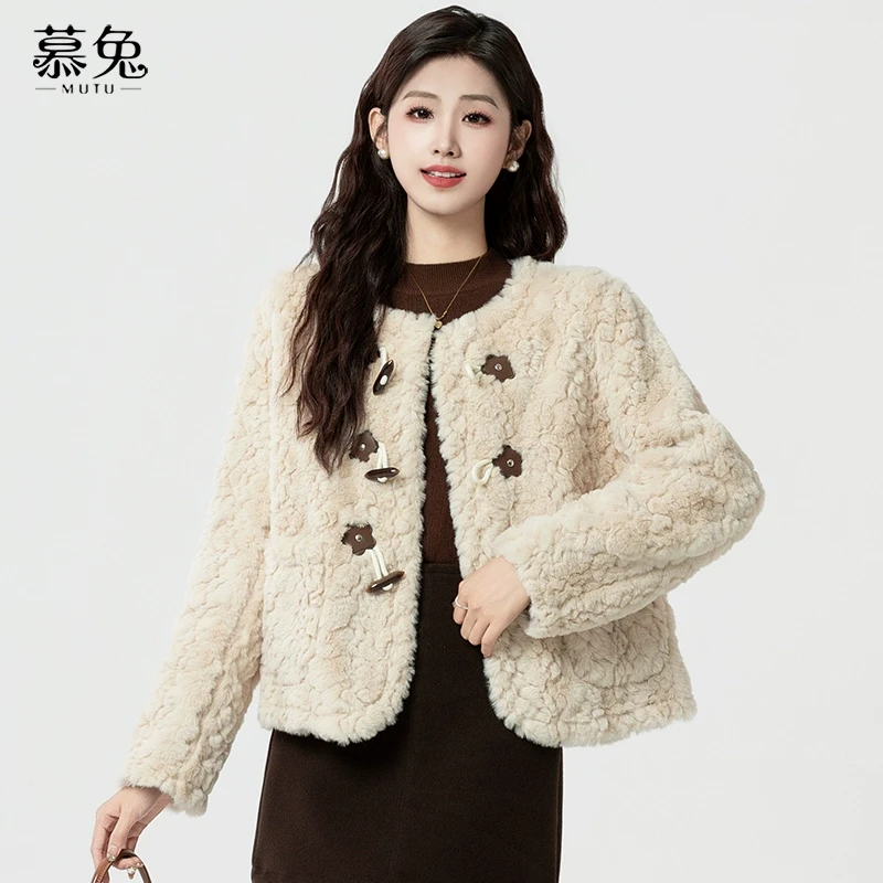 慕兔复古牛角扣仿羊羔毛外套女2024冬季新款圆领加厚皮毛一体上衣