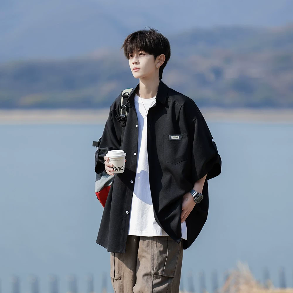 黑色冰丝短袖衬衫男夏季2025新款高级感宽松男生休闲半袖衬衣外套
