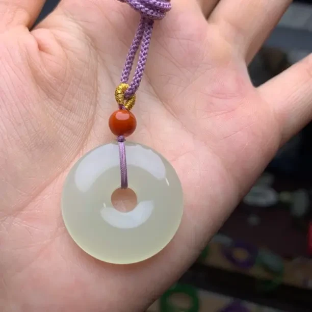 和田玉，平安扣，温润细腻