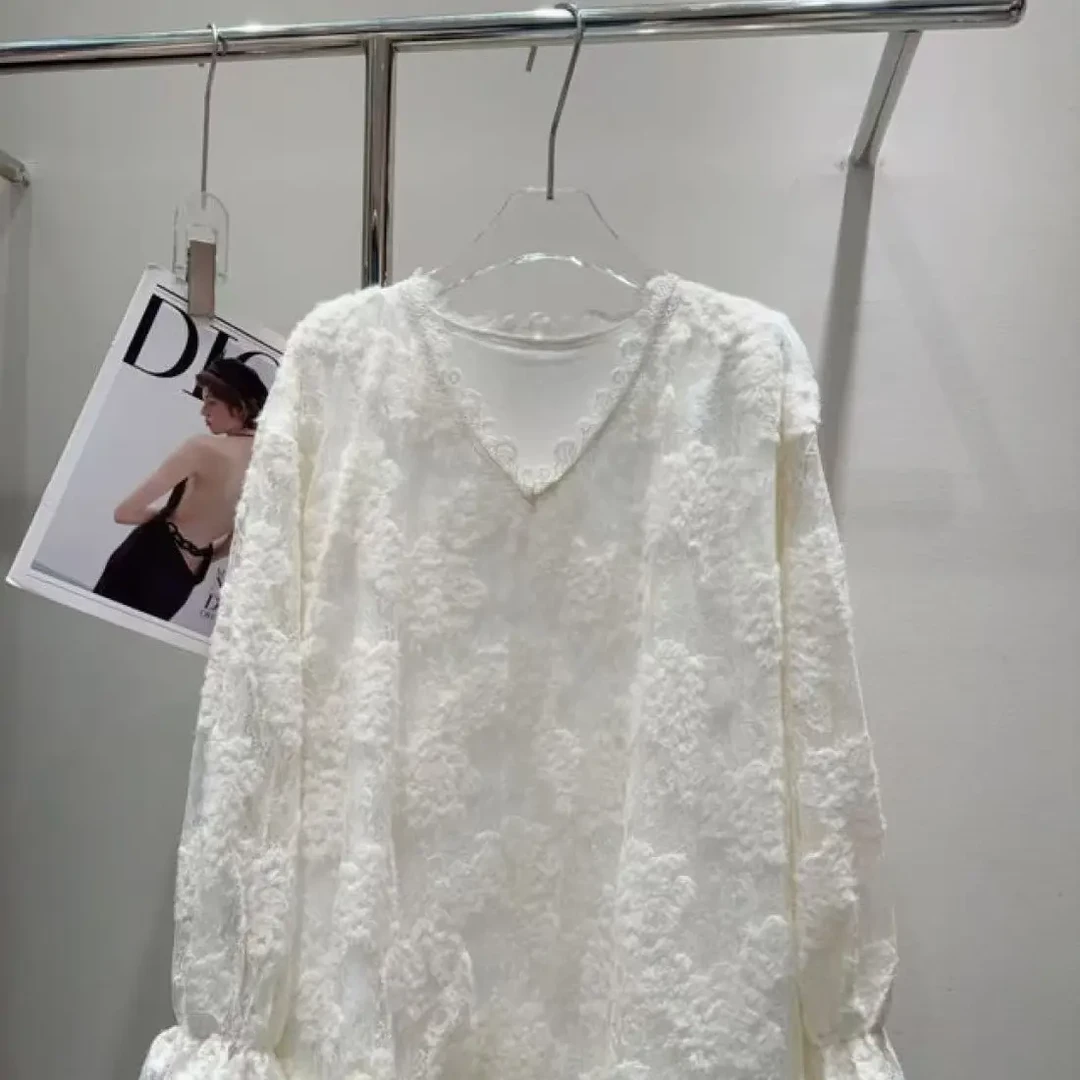 秋冬新款V领蕾丝衫女重工刺绣宽松显瘦大码胖mm内搭洋气8026上衣